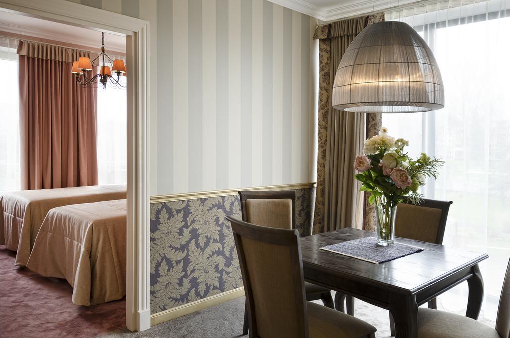 Ursula Royal Apartments ドルスキニンカイ エクステリア 写真